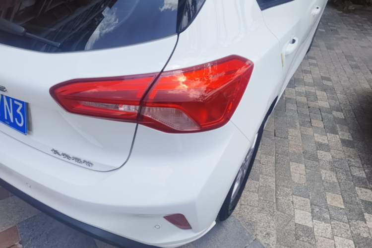 Used Ford Focus 2020 Hatchback 1.5L Automatic Sharp Edition Exterior 3