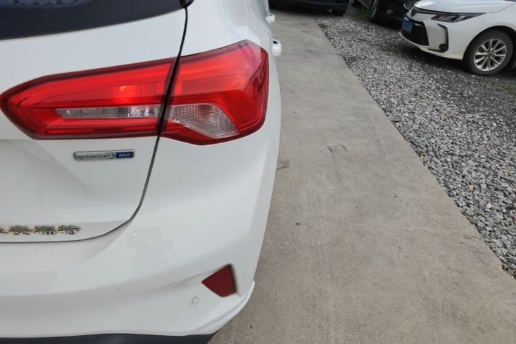 Used Ford Focus 2020 Hatchback EcoBoost 180 Automatic Trend Edition Exterior 3
