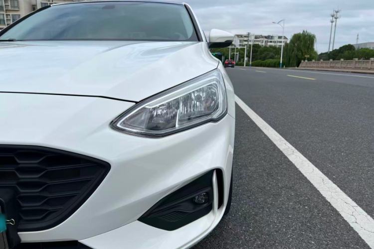 Used Ford Focus 2020 Hatchback EcoBoost 180 Automatic Trend Edition Exterior 4