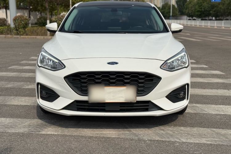 Used Ford Focus 2020 Hatchback EcoBoost 180 Automatic Trend Edition Exterior 4