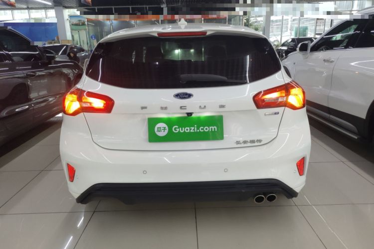 Used Ford Focus 2020 Hatchback EcoBoost 180 Automatic Trend Edition Exterior 4