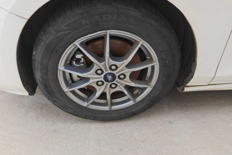 Used Ford Focus 2020 Hatchback EcoBoost 180 Automatic Trend Edition Exterior 4