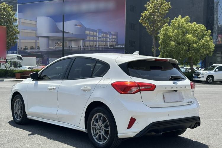 Used Ford Focus 2020 Hatchback EcoBoost 180 Automatic Trend Edition Exterior 5