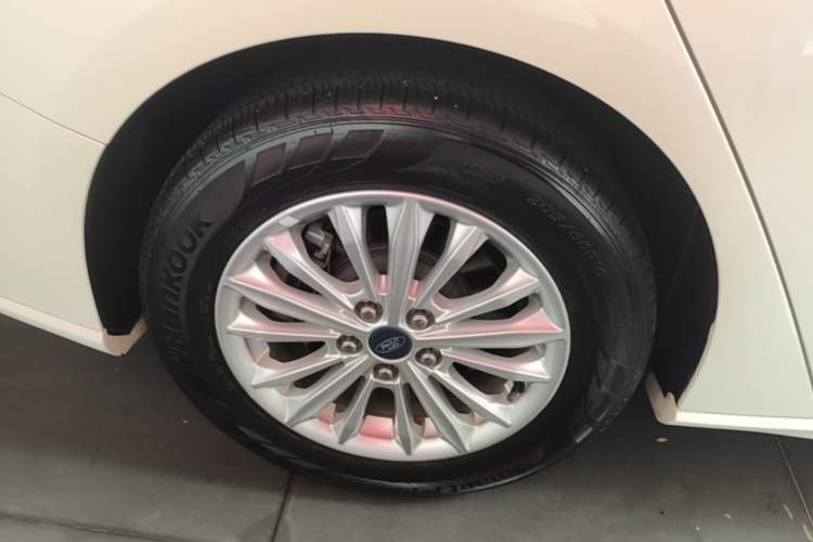 Used Ford Focus 2020 Sedan EcoBoost 180 Automatic Trend Edition Exterior 5