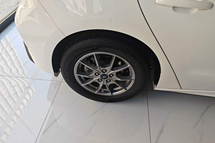 Used Ford Focus 2020 Hatchback 1.5L Automatic Sharp Edition Exterior 5