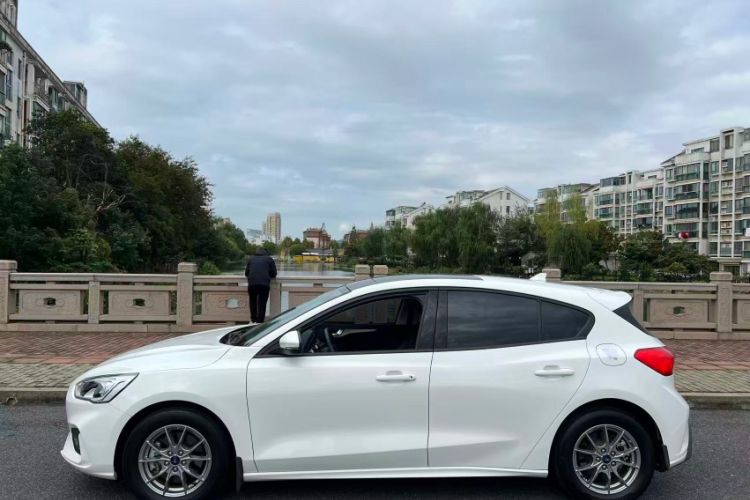 Used Ford Focus 2020 Hatchback EcoBoost 180 Automatic Trend Edition Exterior 5