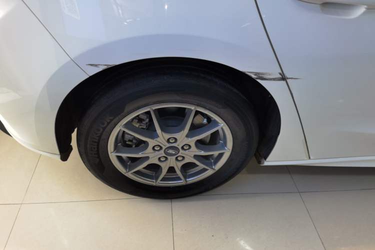 Used Ford Focus 2020 Hatchback EcoBoost 180 Automatic Trend Edition Exterior 5