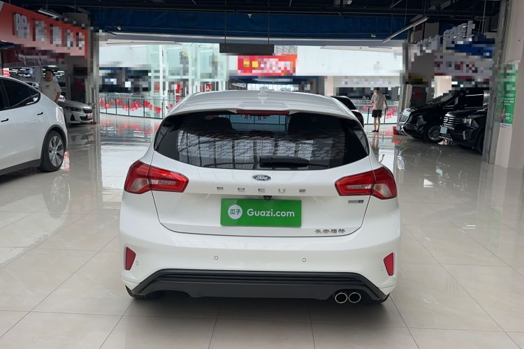 Used Ford Focus 2020 Hatchback EcoBoost 180 Automatic Trend Edition Exterior 5