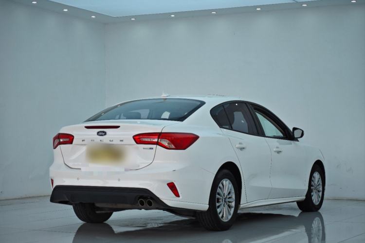 Used Ford Focus 2020 Sedan EcoBoost 180 Automatic Trend Edition Exterior 5