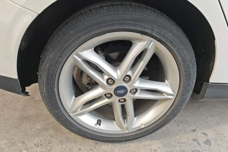 Used Ford Focus 2020 Hatchback Classic 1.5L Automatic Trendy Model Exterior 5