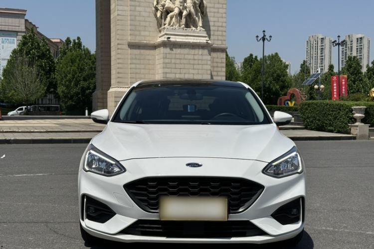 Used Ford Focus 2020 Hatchback EcoBoost 180 Automatic Trend Edition Exterior 6