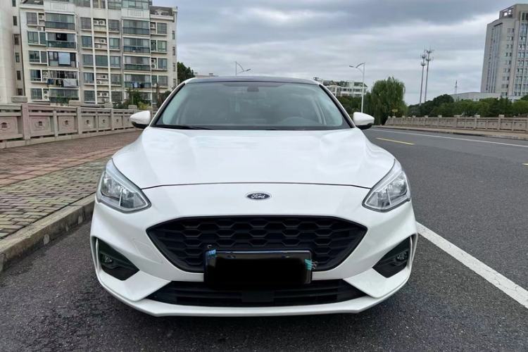 Used Ford Focus 2020 Hatchback EcoBoost 180 Automatic Trend Edition Exterior 6