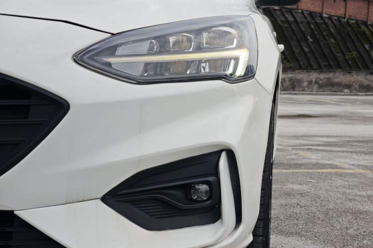 Used Ford Focus 2020 Sedan EcoBoost 180 Automatic ST Line Exterior 6