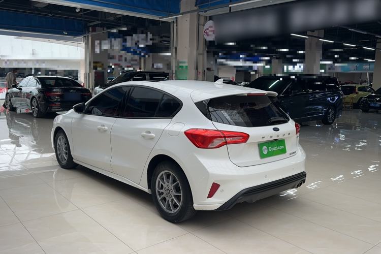 Used Ford Focus 2020 Hatchback EcoBoost 180 Automatic Trend Edition Exterior 6