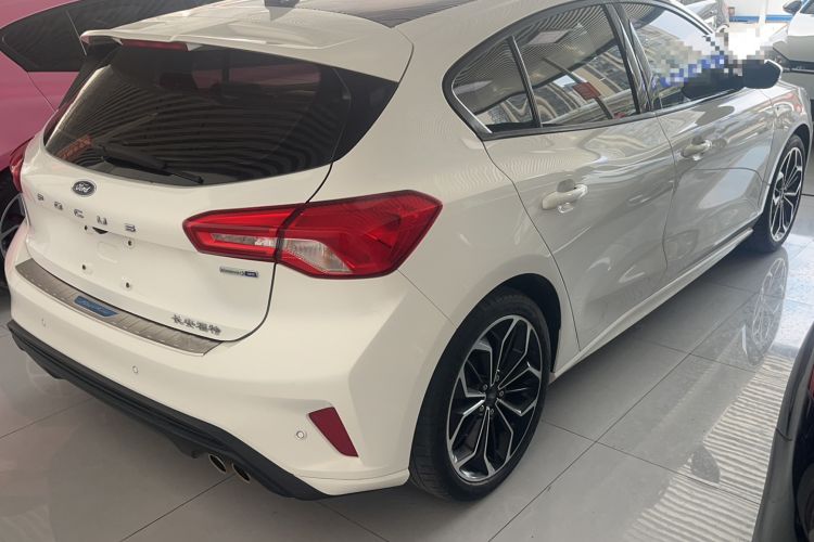 Used Ford Focus 2020 Hatchback EcoBoost 180 Automatic ST Line Exterior 6