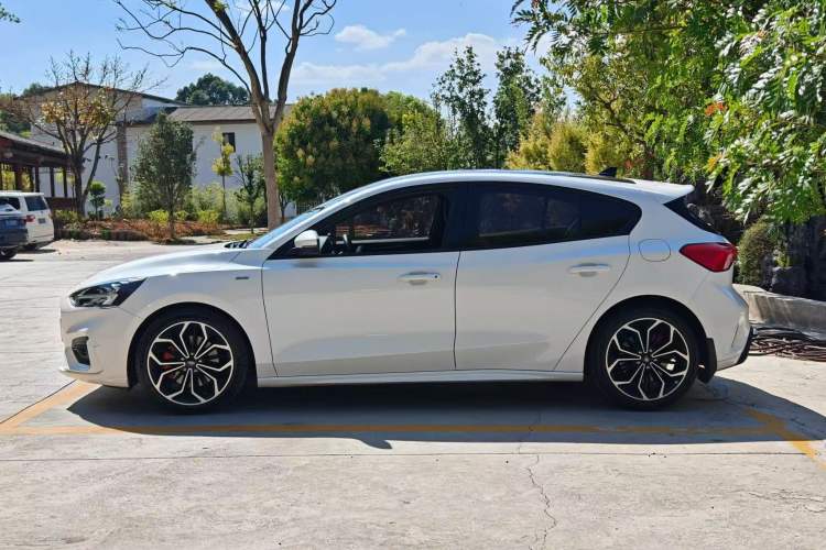 Used Ford Focus 2020 Hatchback EcoBoost 180 Automatic ST Line Exterior 7