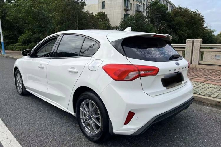 Used Ford Focus 2020 Hatchback EcoBoost 180 Automatic Trend Edition Exterior 8