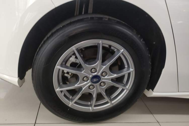 Used Ford Focus 2020 Hatchback EcoBoost 180 Automatic Trend Edition Exterior 8