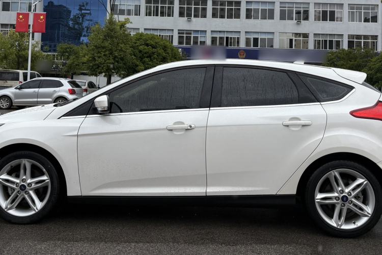 Used Ford Focus 2020 Hatchback Classic 1.5L Automatic Trendy Model Exterior 8