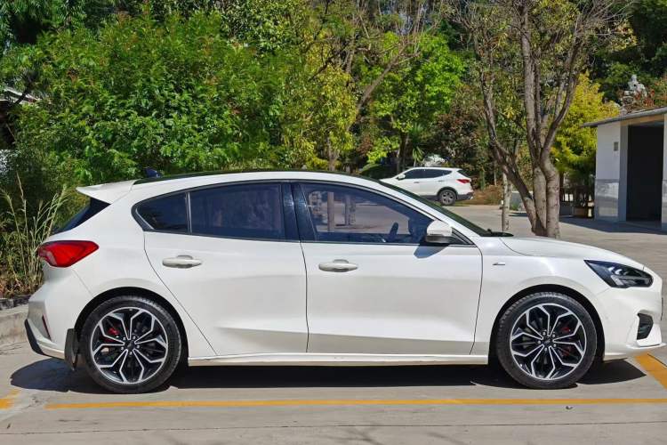 Used Ford Focus 2020 Hatchback EcoBoost 180 Automatic ST Line Exterior 8