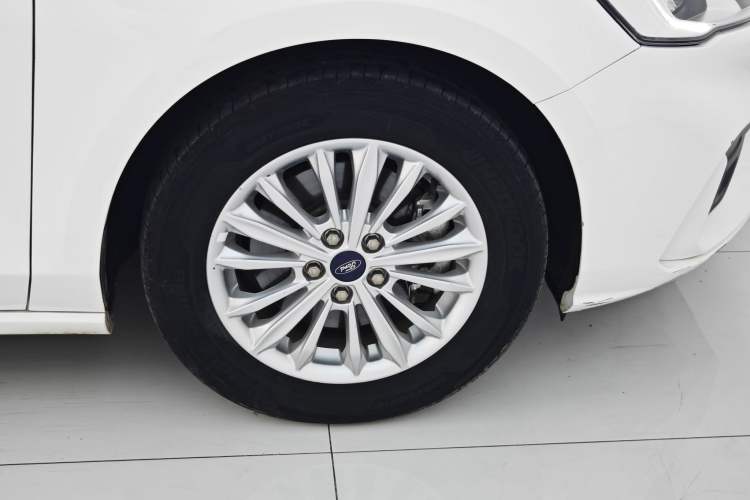Used Ford Focus 2020 Sedan EcoBoost 180 Automatic Trend Edition Exterior 9