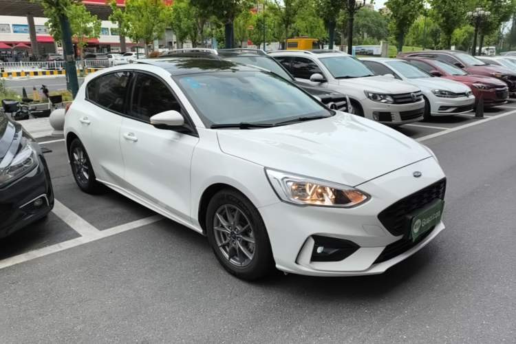 Used Ford Focus 2020 Hatchback EcoBoost 180 Automatic Trend Edition Front Right 45 Deg
