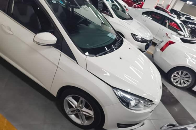 Used Ford Focus 2020 Hatchback Classic 1.5L Automatic Trendy Model Front Right 45 Deg