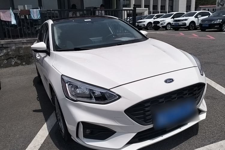 Used Ford Focus 2020 Hatchback 1.5L Automatic Sharp Edition Front Right 45 Deg