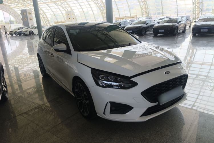Used Ford Focus 2020 Hatchback EcoBoost 180 Automatic ST Line Front Right 45 Deg