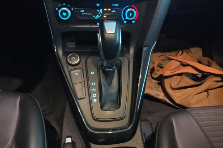 Used Ford Focus 2020 Hatchback Classic 1.5L Automatic Trendy Model Gear Lever