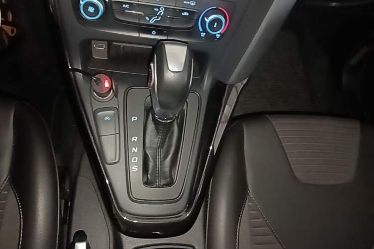 Used Ford Focus 2020 Hatchback Classic 1.5L Automatic Trendy Model Gear Lever
