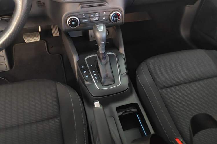 Used Ford Focus 2020 Hatchback 1.5L Automatic Sharp Edition Gear Lever