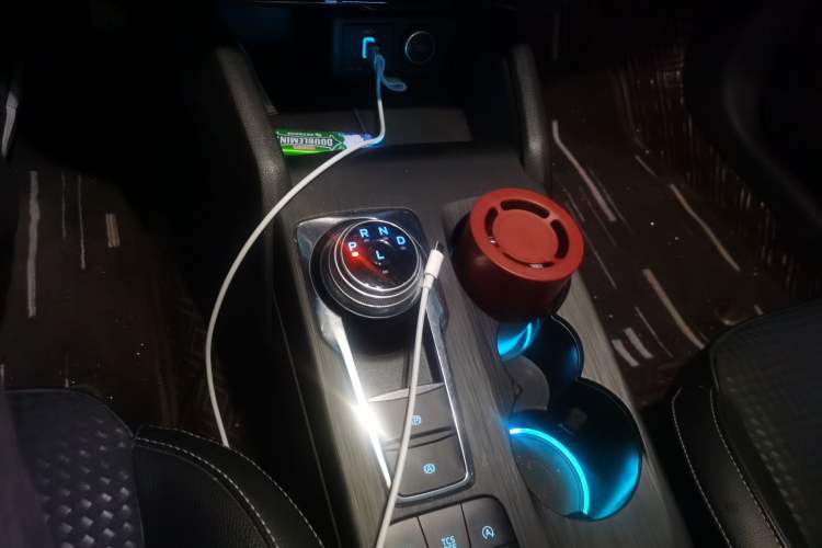 Used Ford Focus 2020 Sedan EcoBoost 180 Automatic Trend Edition Gear Lever
