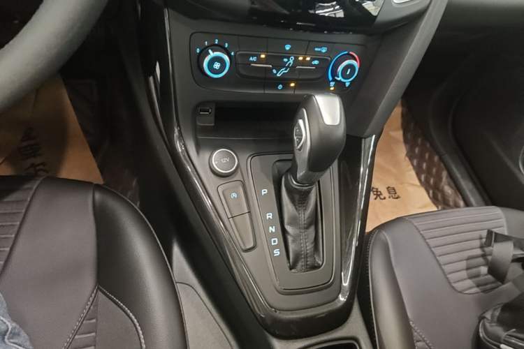 Used Ford Focus 2020 Hatchback Classic 1.5L Automatic Trendy Model Gear Lever