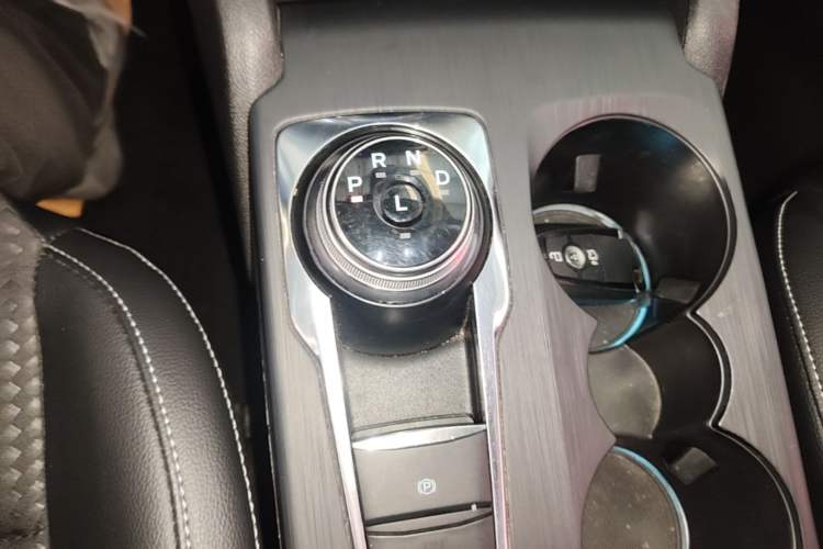 Used Ford Focus 2020 Sedan EcoBoost 180 Automatic Trend Edition Gear Lever