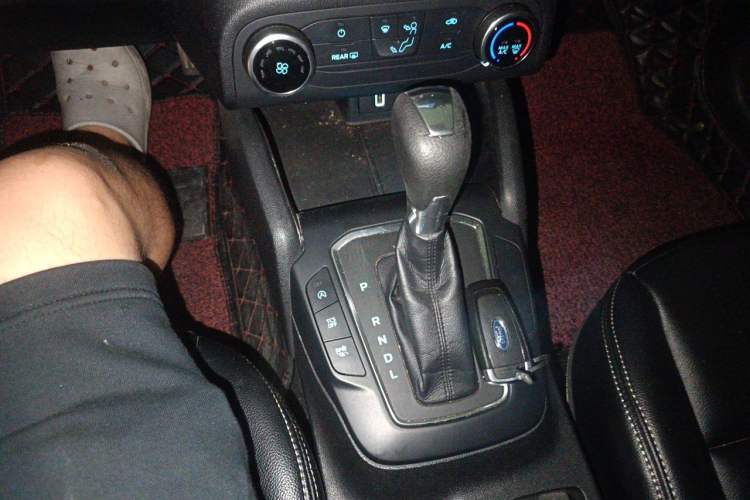 Used Ford Focus 2020 Sedan 1.5L Automatic Sharp Edition Gear Lever