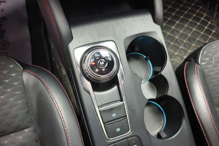 Used Ford Focus 2020 Sedan EcoBoost 180 Automatic Titanium Edition Gear Lever