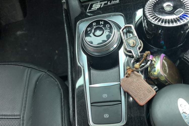 Used Ford Focus 2020 Sedan EcoBoost 180 Automatic Trend Edition Gear Lever