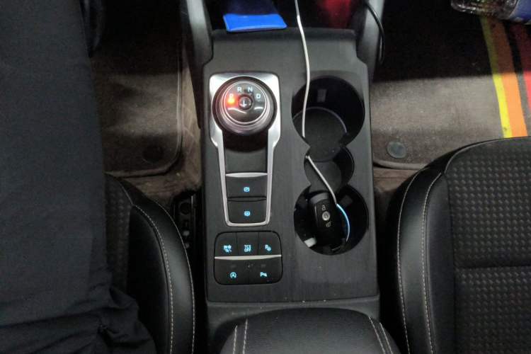 Used Ford Focus 2020 Sedan EcoBoost 180 Automatic Trend Edition Gear Lever