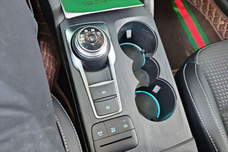 Used Ford Focus 2020 Sedan EcoBoost 180 Automatic Trend Edition Gear Lever