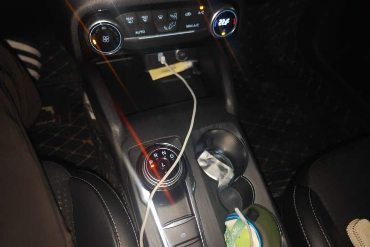 Used Ford Focus 2020 Hatchback EcoBoost 180 Automatic Trend Edition Gear Lever