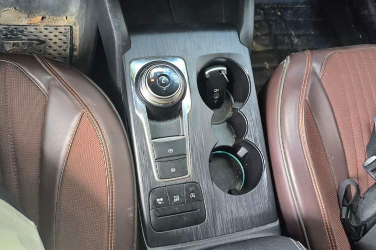 Used Ford Focus 2020 Sedan EcoBoost 180 Automatic Trend Edition Gear Lever