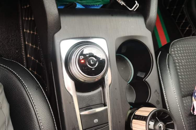 Used Ford Focus 2020 Sedan EcoBoost 180 Automatic Trend Edition Gear Lever