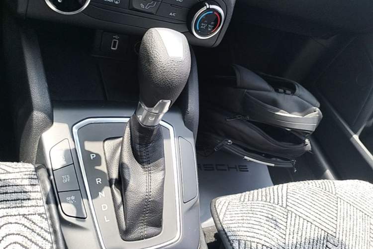 Used Ford Focus 2020 Hatchback 1.5L Automatic Sharp Edition Gear Lever