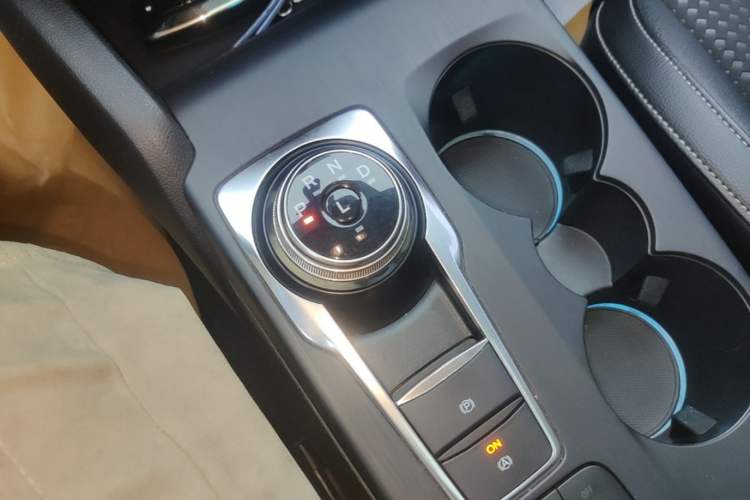 Used Ford Focus 2020 Sedan EcoBoost 180 Automatic Trend Edition Gear Lever