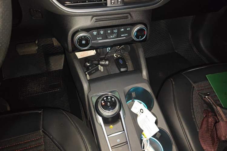 Used Ford Focus 2020 Hatchback EcoBoost 180 Automatic Trend Edition Gear Lever