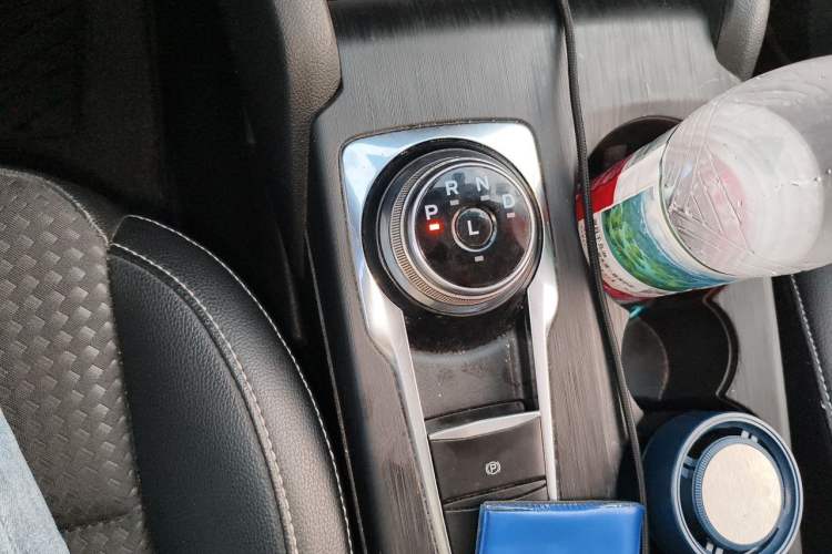 Used Ford Focus 2020 Sedan EcoBoost 180 Automatic Trend Edition Gear Lever