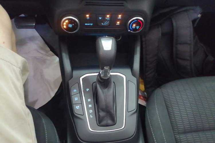 Used Ford Focus 2020 Hatchback 1.5L Automatic Sharp Edition Gear Lever