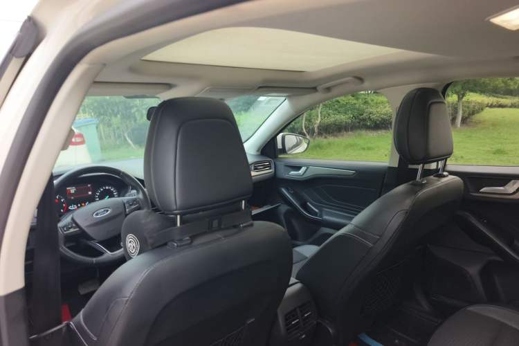 Used Ford Focus 2020 Sedan EcoBoost 180 Automatic Trend Edition Headliner