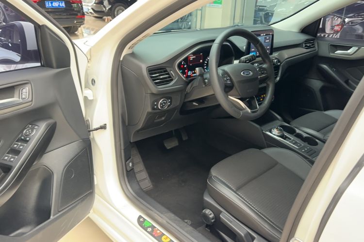 Used Ford Focus 2020 Hatchback EcoBoost 180 Automatic Trend Edition Interior 1